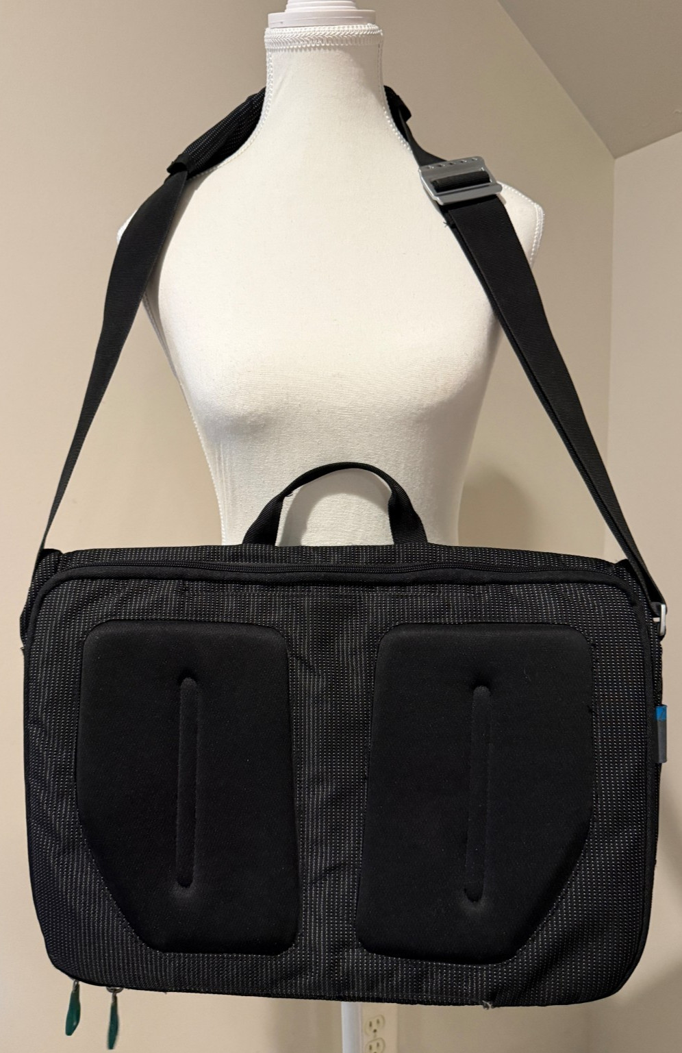 THULE Messenger Padded Transit Work Crossbody Laptop Black