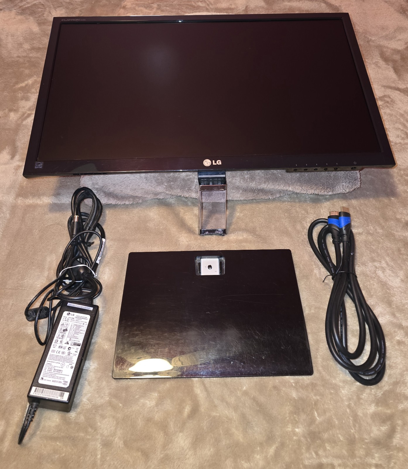 LG E2360V-PN Glossy Black 23″ 1080p 5ms Full HD LED BackLight LCD Monitor Slim