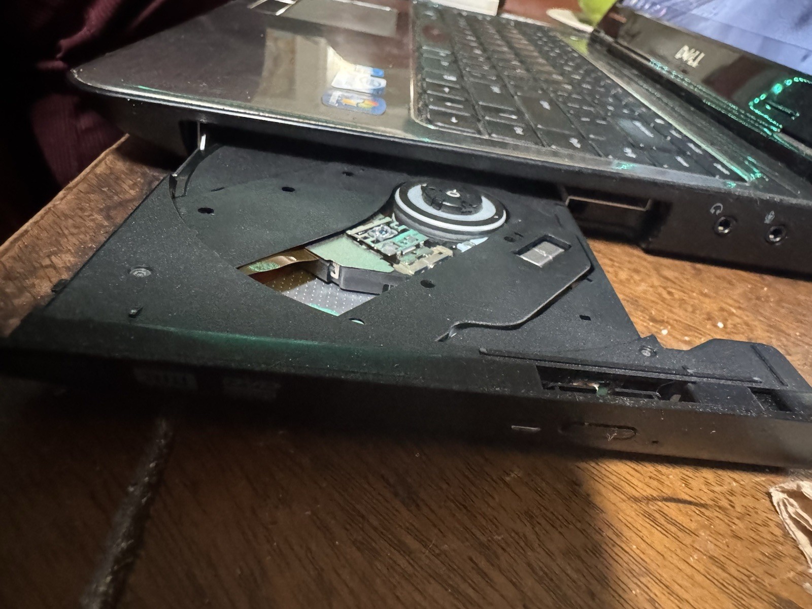 Dell Inspiron N4010 14in Intel Pentium 2.00GHz 4GB RAM 500GB HDD Win7 HP
