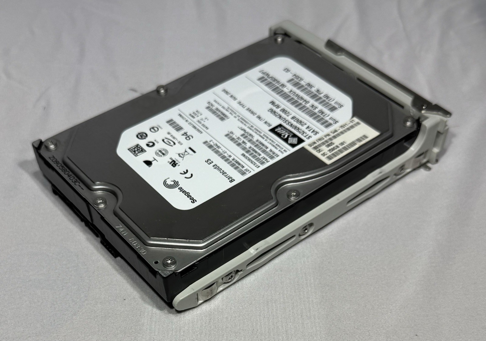 Sun 540-7511 250GB3.5″ 7200RPM SATA 3.0Gb/s HDD w/SPUD Bracket – Sun Ultra 24