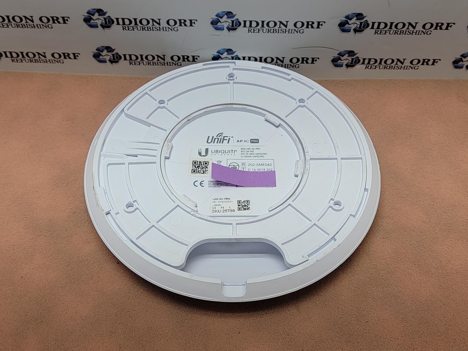 Ubiquiti UAP-AP-AC Pro 802.3af PoE Access Point w/ Bracket Grade C SKU 25769