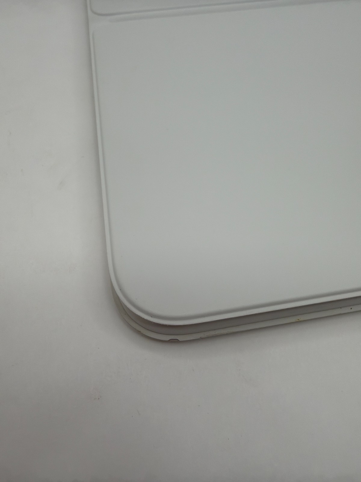 Apple Magic Keyboard Folio Case for Apple iPad 10.9″ A16 10th Gen white VG