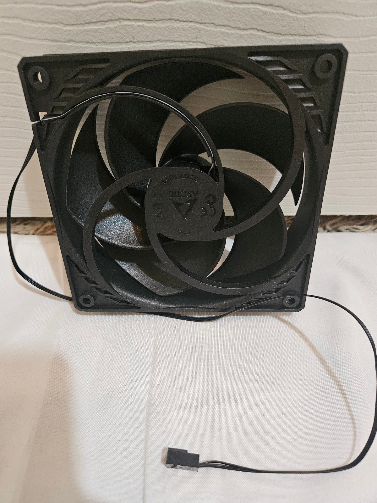 Artic Computer Case Fan 12V DC Brushless Fluid Dynamic Bearing – 3 Pin, 120 mm