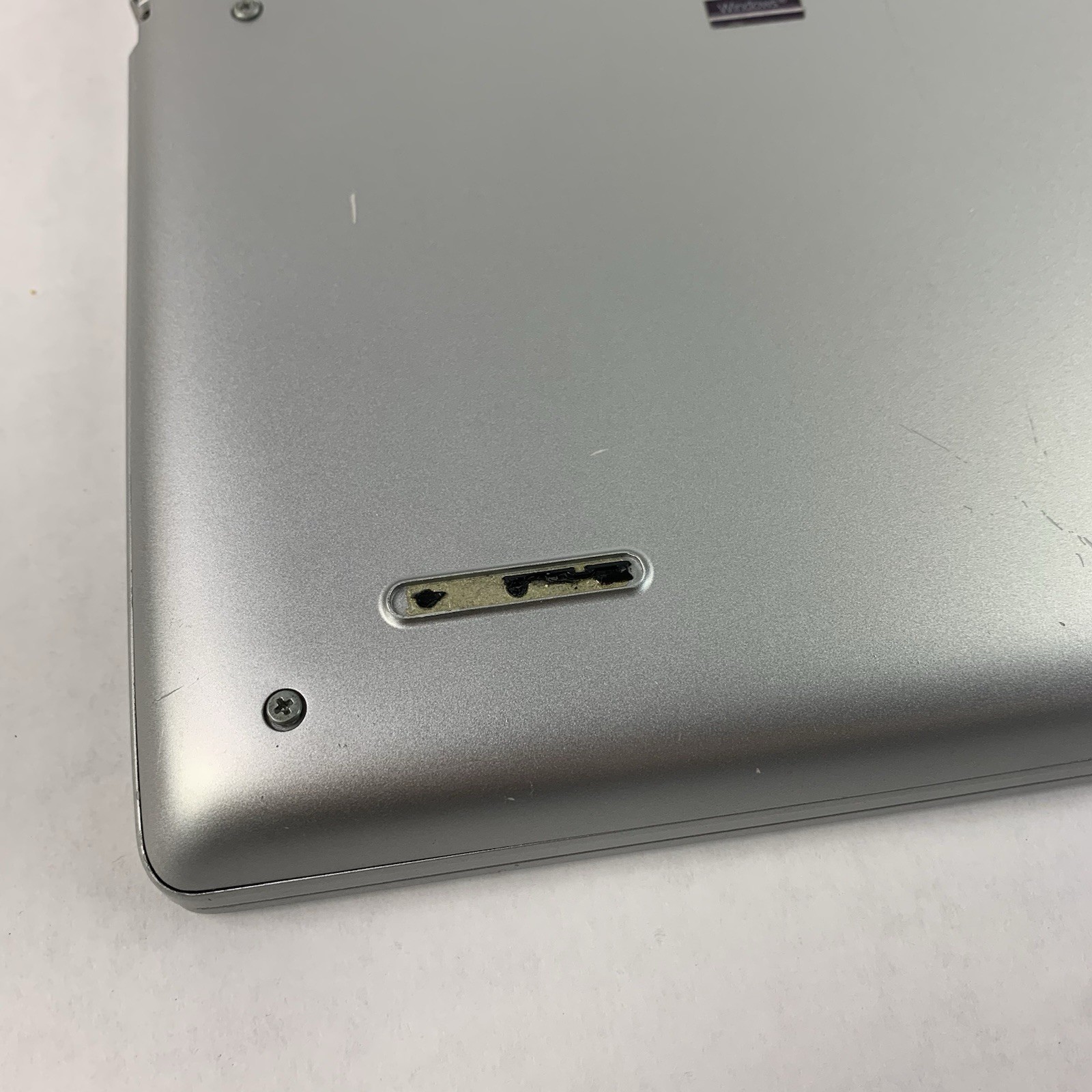 HP Probook 650 G5 15.6″ Core I5-8265U 1.60 GHz 8 GB RAM No OS/HDD/AC/Batt Bent