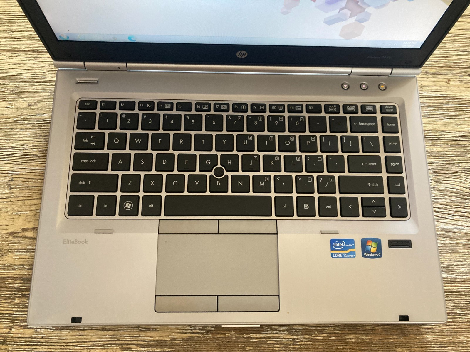 15.6″ HP 8560/70 Vintage Windows 7 Pro i3 2ghz 4gb 250gb DVDRW Serial Port