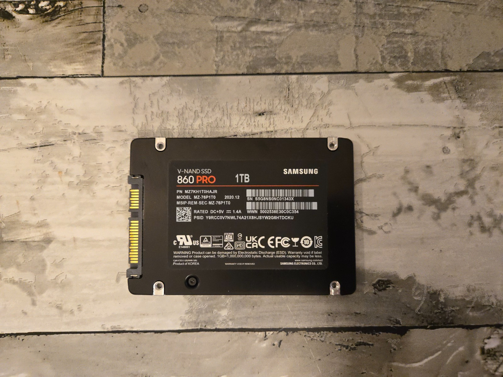 SAMSUNG 860 Pro 2.5″ 1TB SATA III 3D Solid State Drive SSD MZ-76P1T0 MZ-76P1T0BW