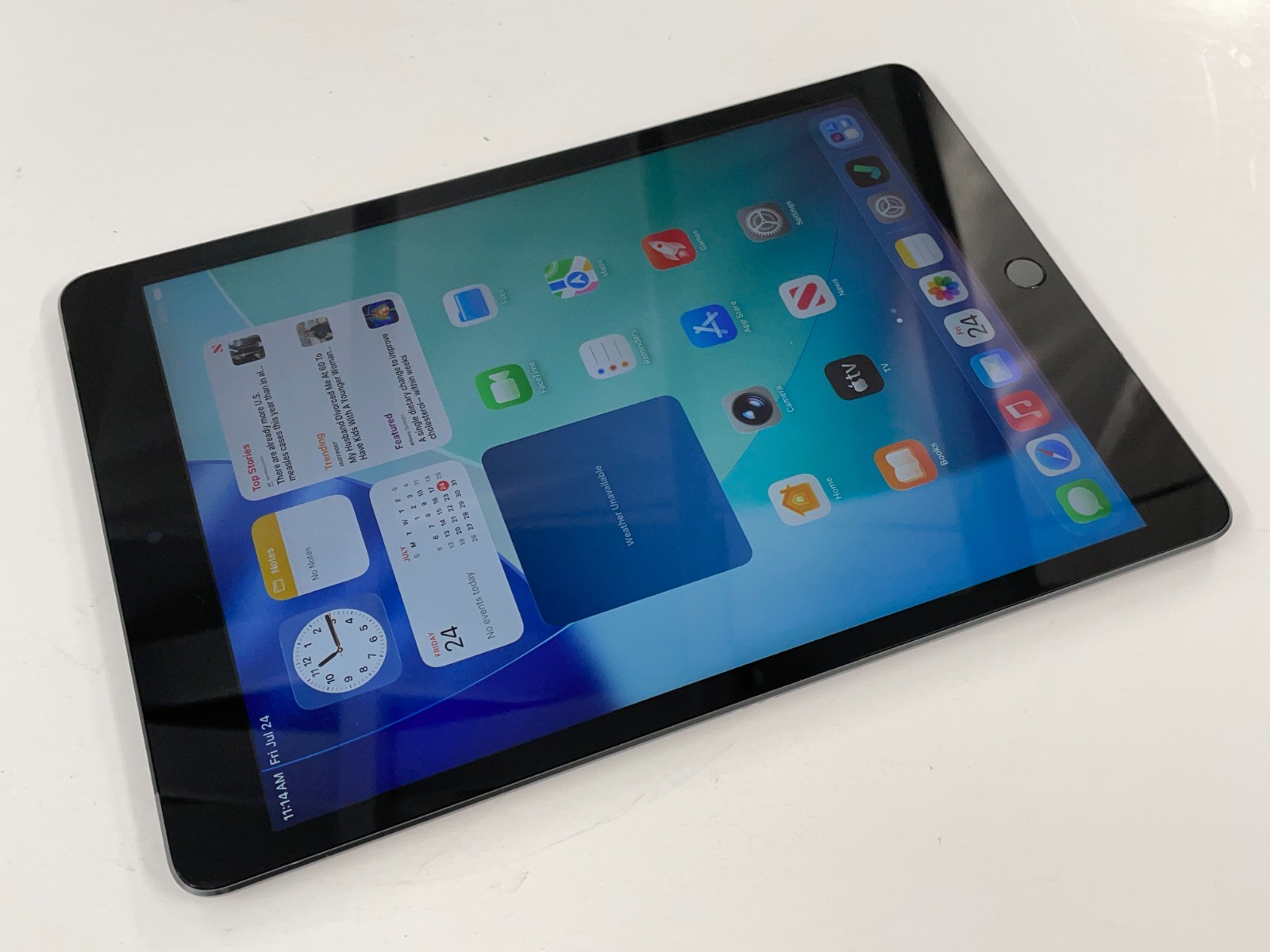 Apple iPad (9th Gen) 64 GB – 10.2 in – Gray (Wi-Fi + Unlocked) Works – 94% Bat.