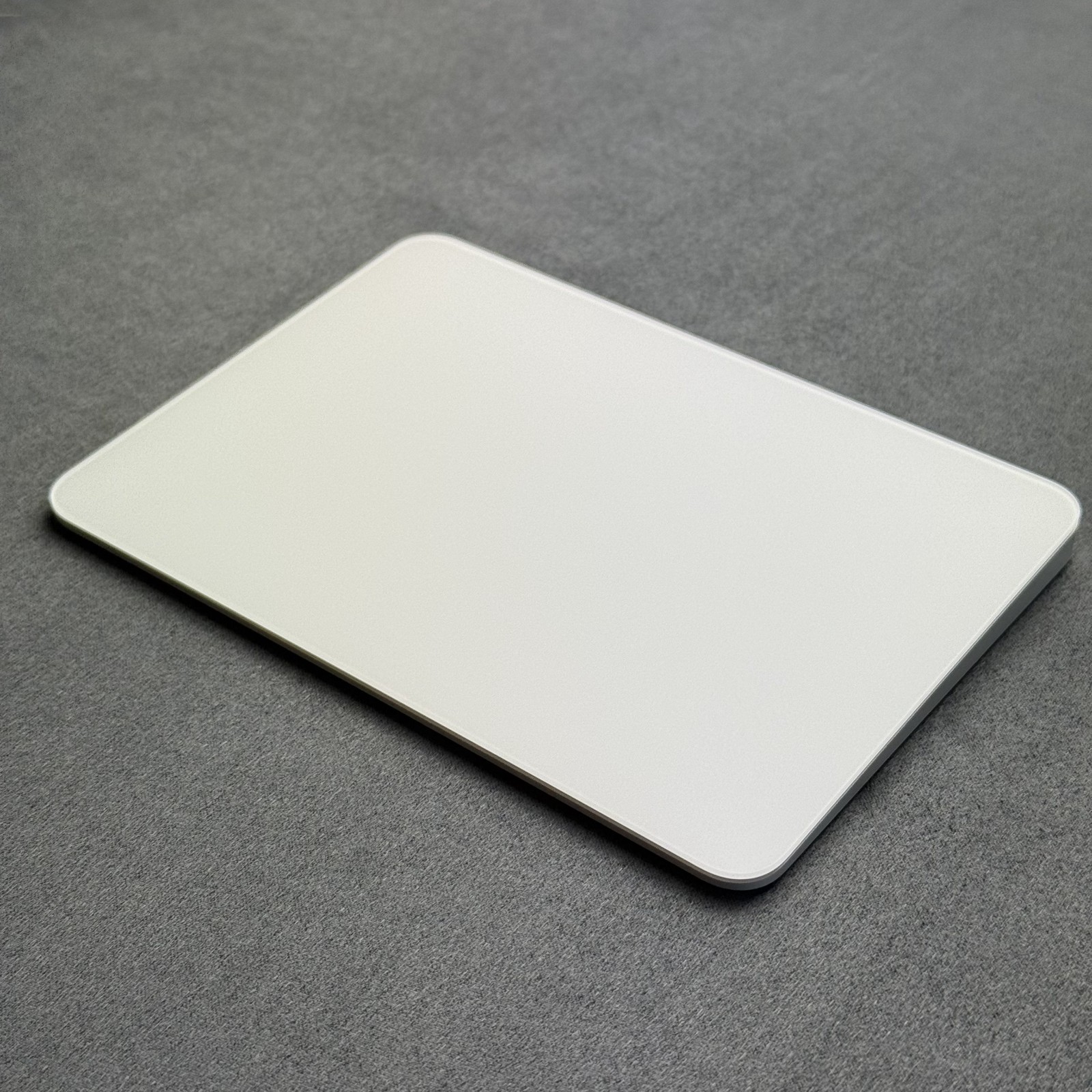 🌟EXCELLENT🌟 Apple Magic Trackpad 2 — White A1535 ⚡️Lightning Shipping⚡️