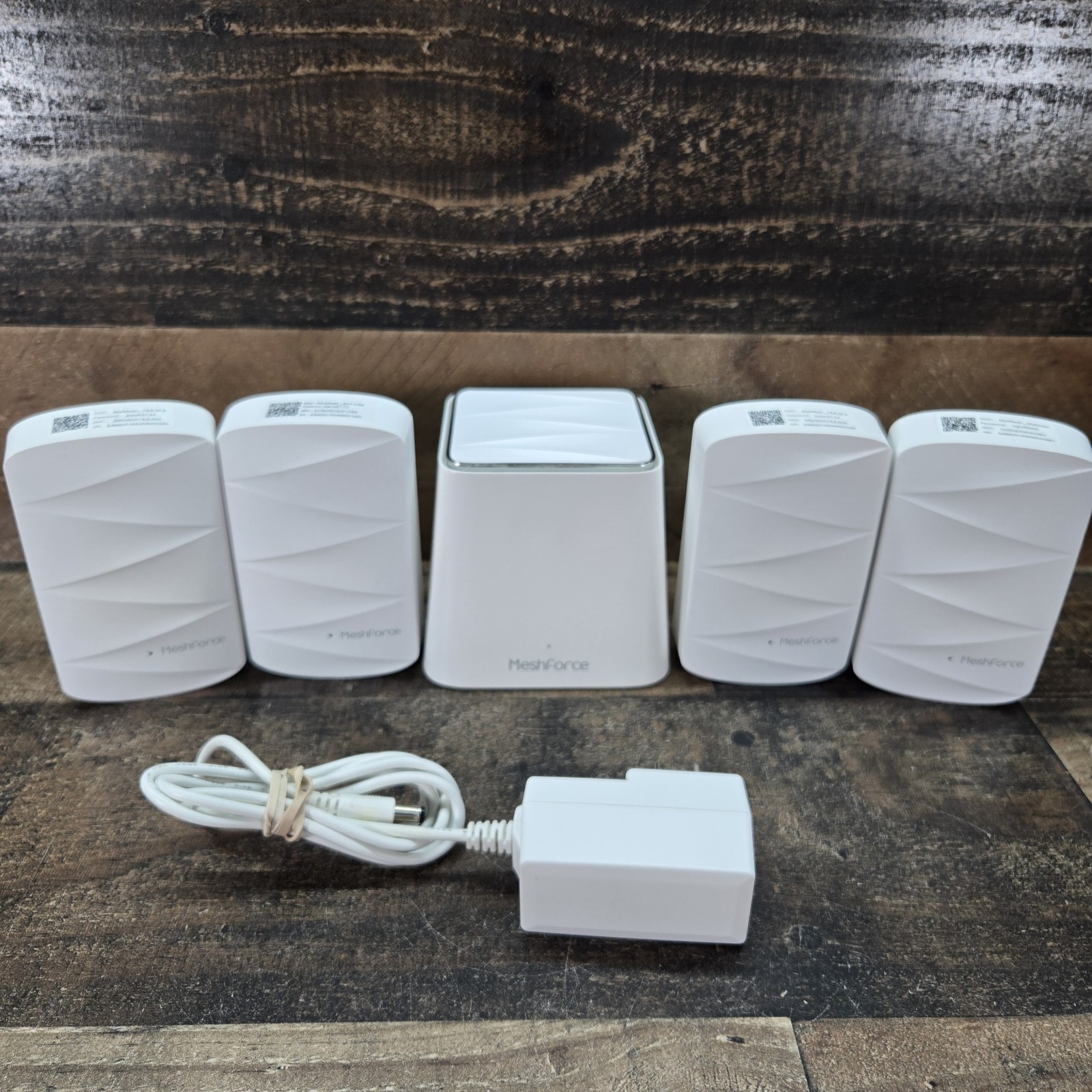 5 lot Meshforce Whole Home Mesh Wifi System 1 x M3 and 4 x M3 Dots – White