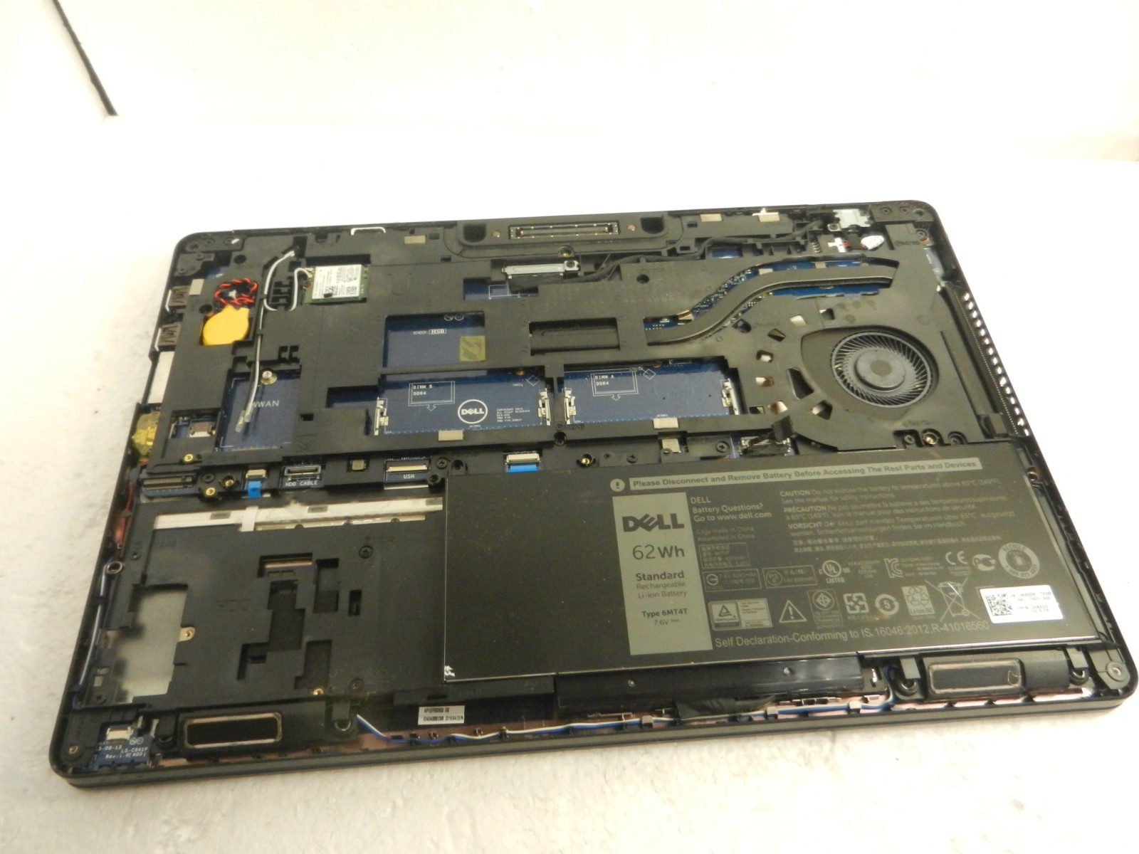 Dell Latitude E5570 Laptop CORE i5-6200U @ 2.40Ghz / NO Ram / NO SSD * READ ME *