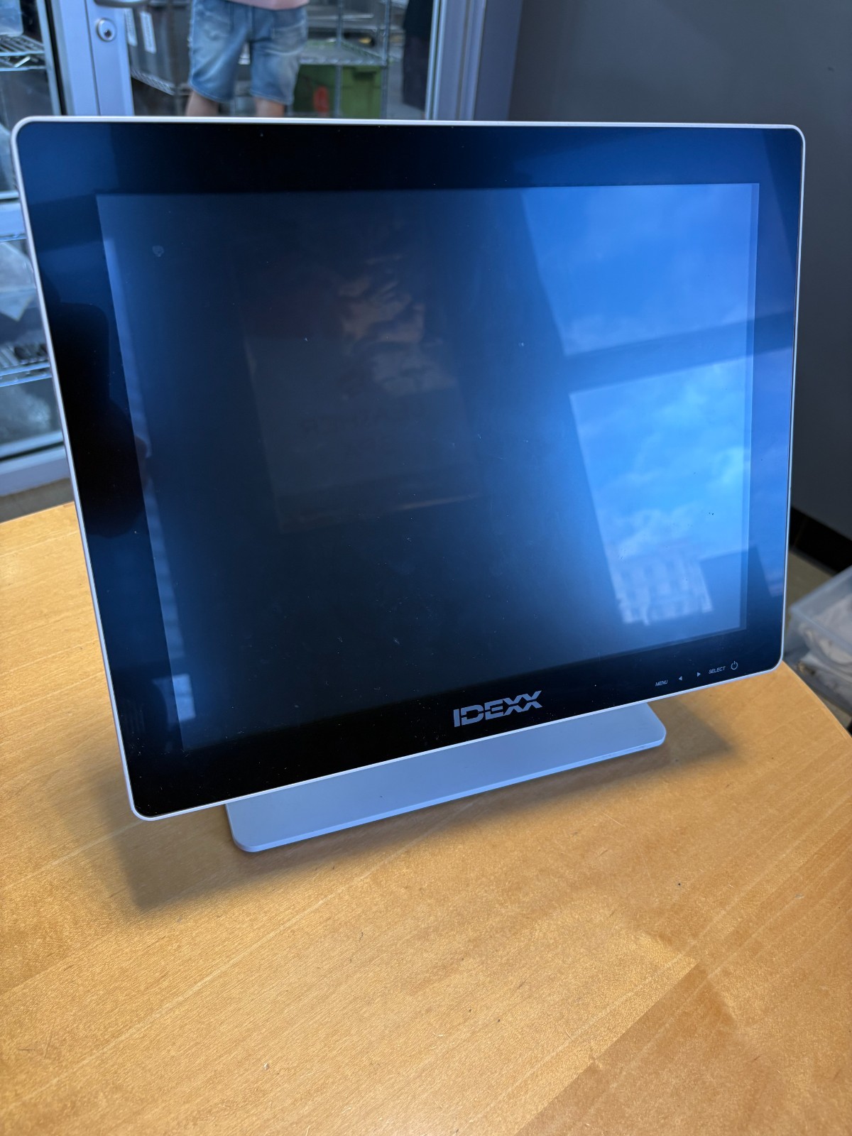 Elo 1517L 15″ PCAP Touchscreen Monitor White IDEXX LOGO