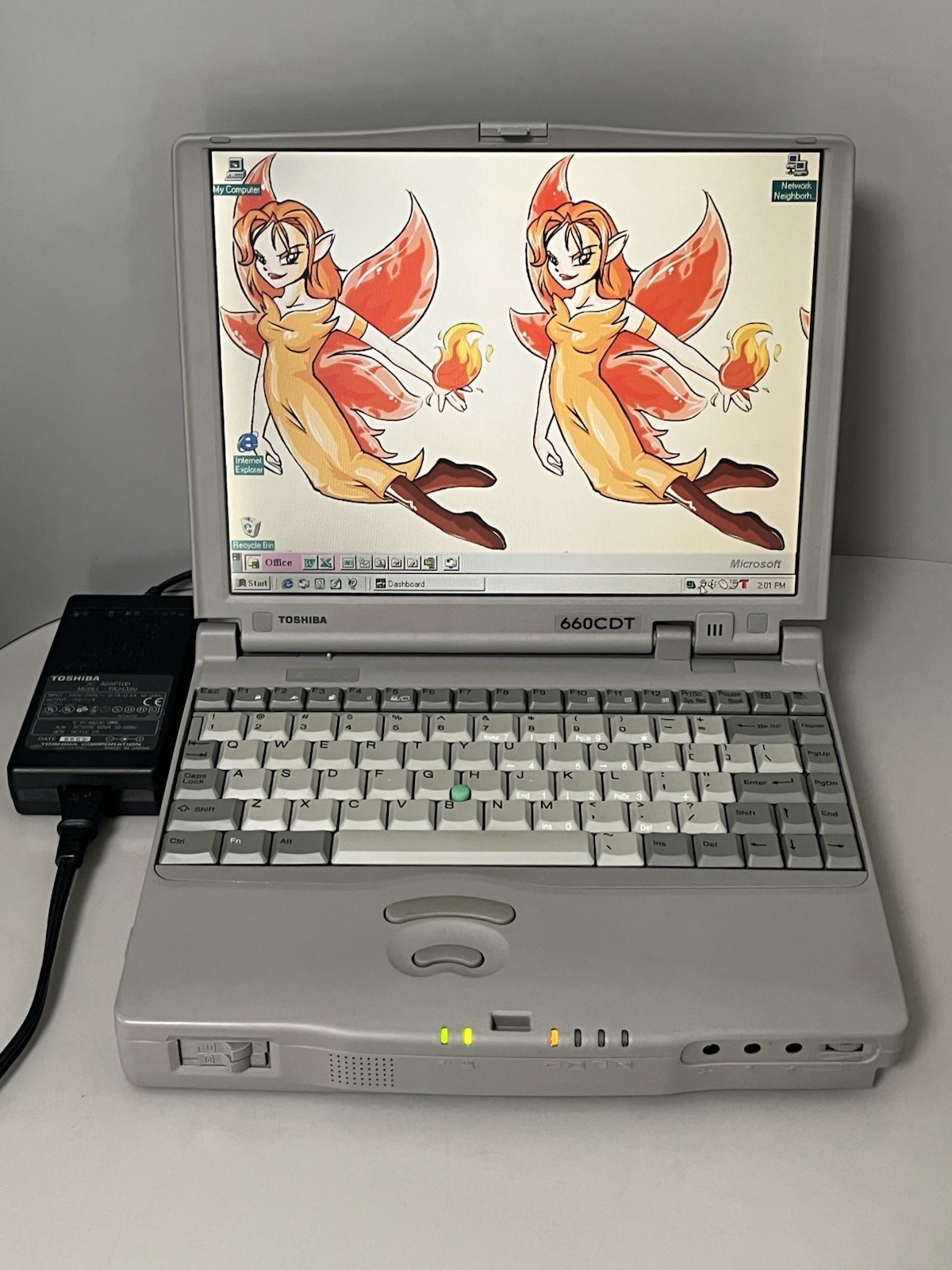 Vtg Toshiba Portege 660CDT Pentium Windows 95 Laptop / Power Cable -working