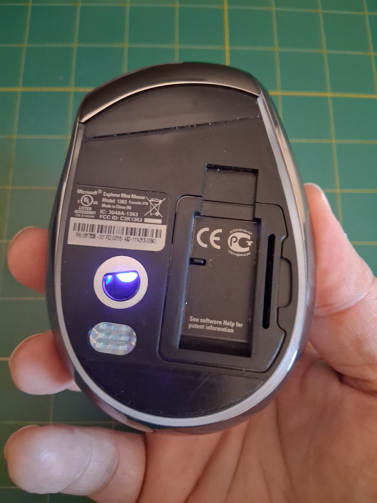 Microsoft Explorer Mini Mouse BlueTrack Technology 2.4GHz Wireless 1363 Vista XP