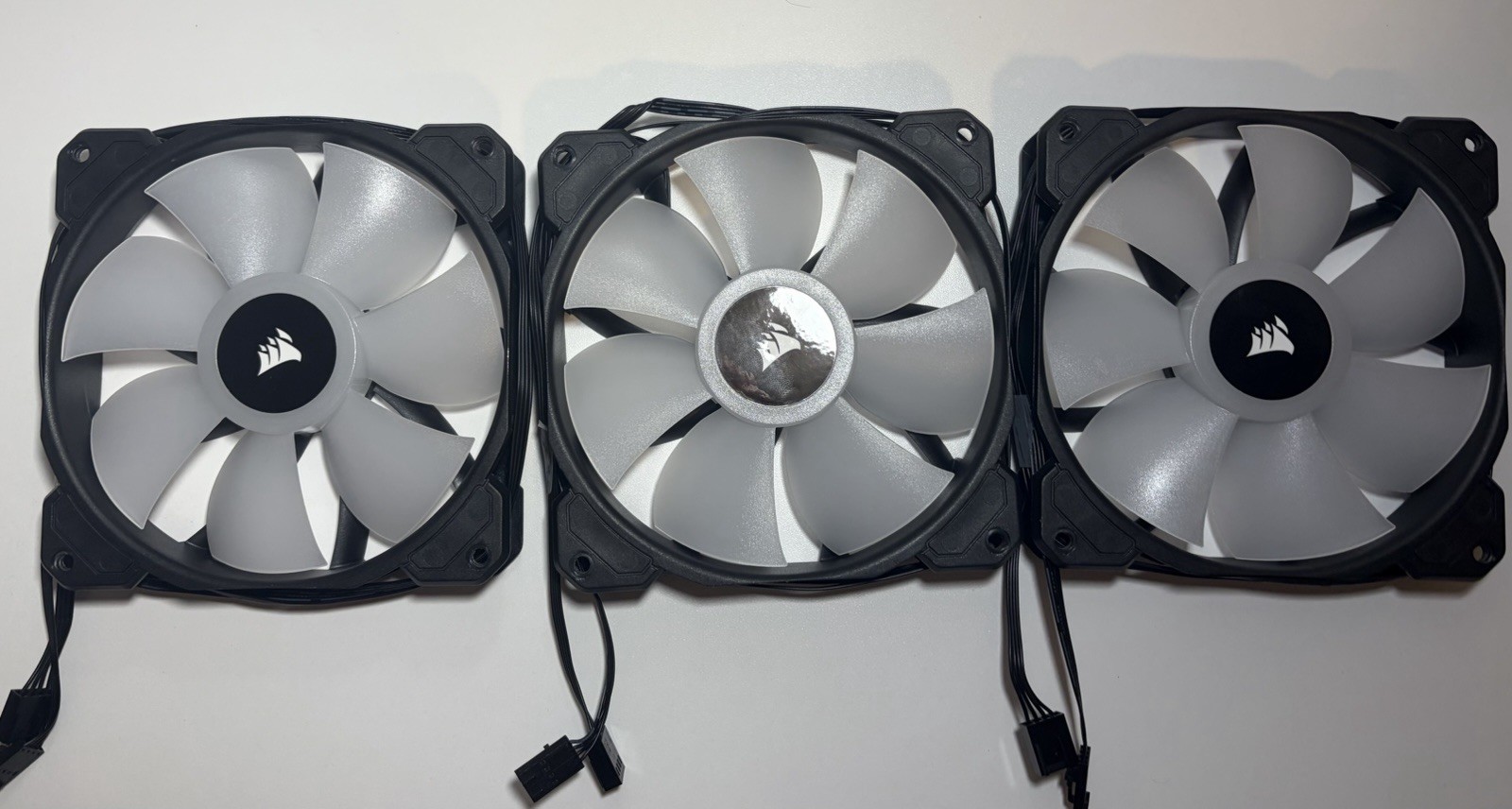3x Corsair Case Fans 4-Pin 12V 0.30A 120mm 31-006459
