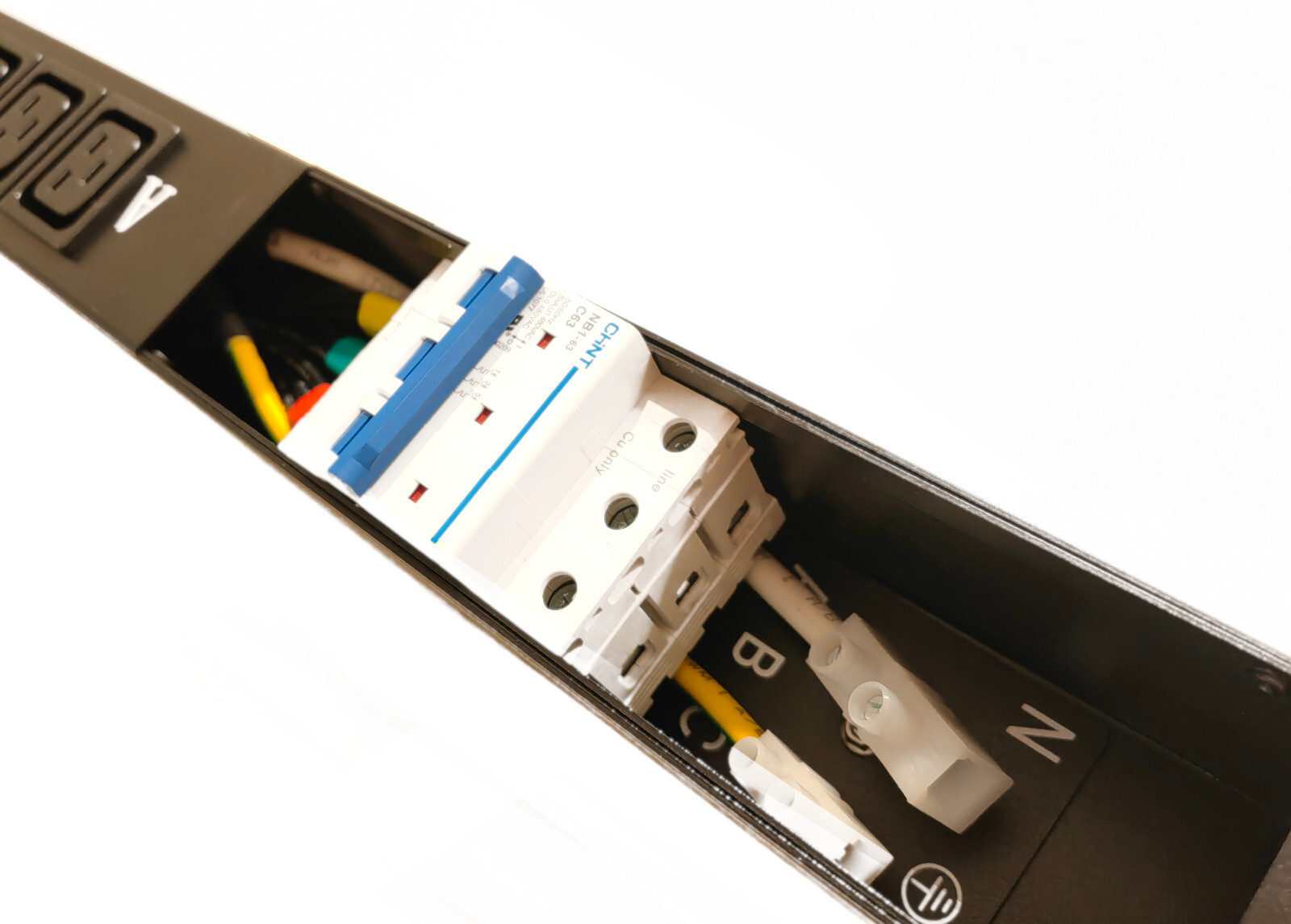 High Power Mining PDU 415V / 3 Phase (LLLNG) 12xC19 – Output 240V 63A Amp 45kW