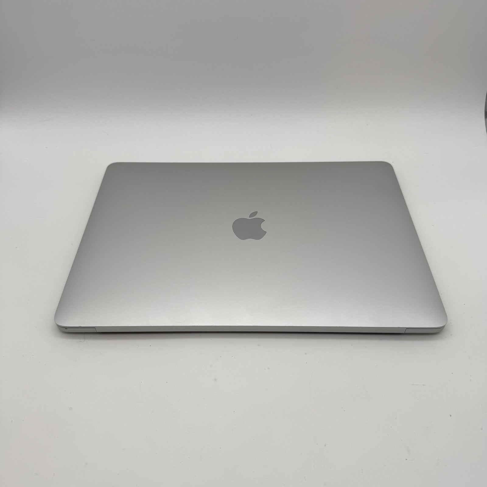 Apple MacBook Pro M1 2020 13″ Touch Bar A2338 | M1 8-Core | 8GB RAM | 256GB SSD