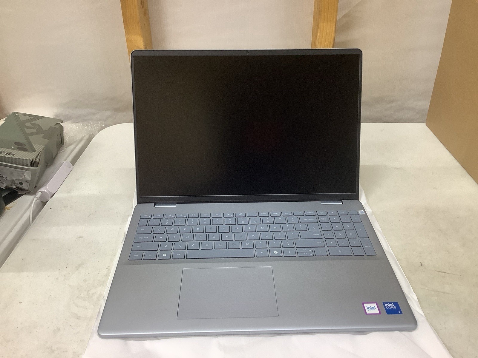 Dell 16 Laptop 16.0-inch 2K Touchscreen Display Intel Core 7 150U (Minor Defect)