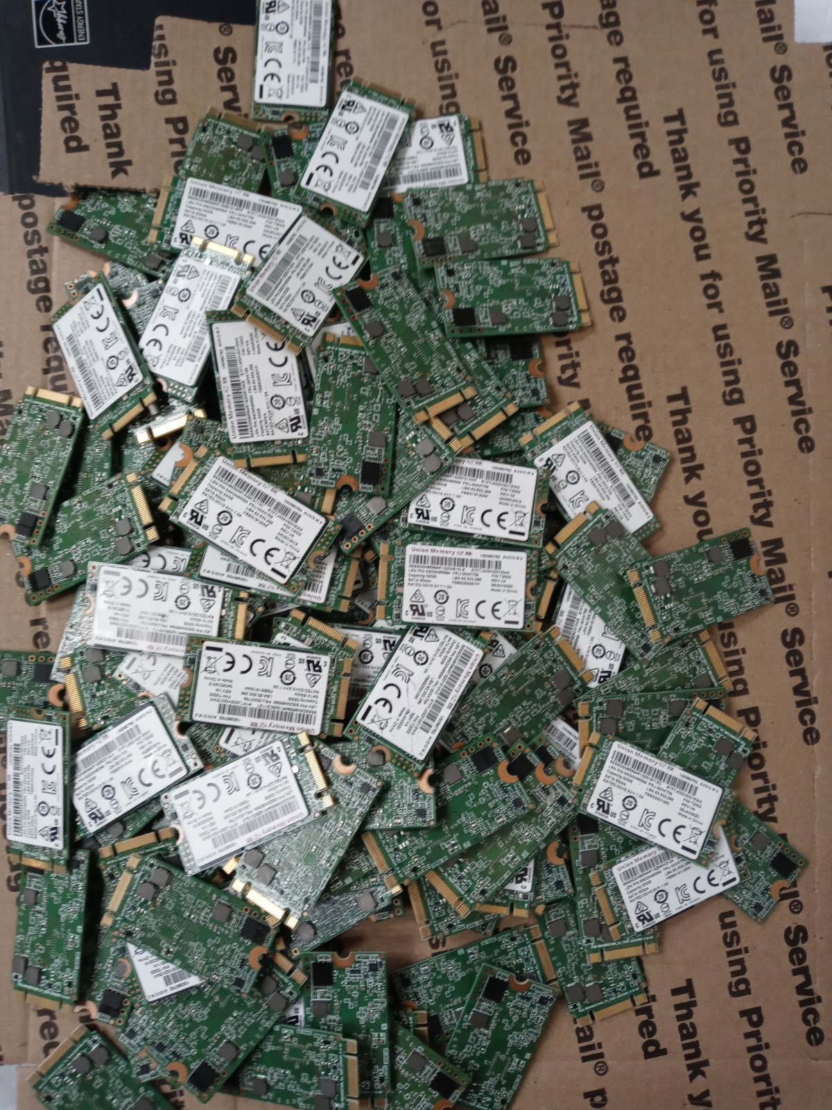 UNION MEMORY SATA 6Gb/s 32GB SOLID STATE DRIVE SSD0N85564 00XK759 LOT OF 127