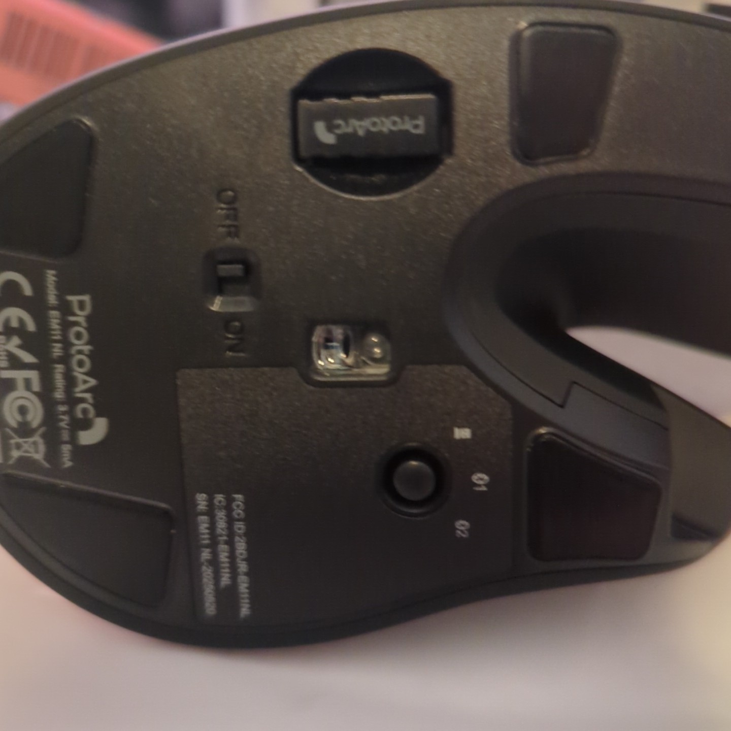 EM11 NL Rechargeable Multi- Device Ergonomic Vertical Mouse