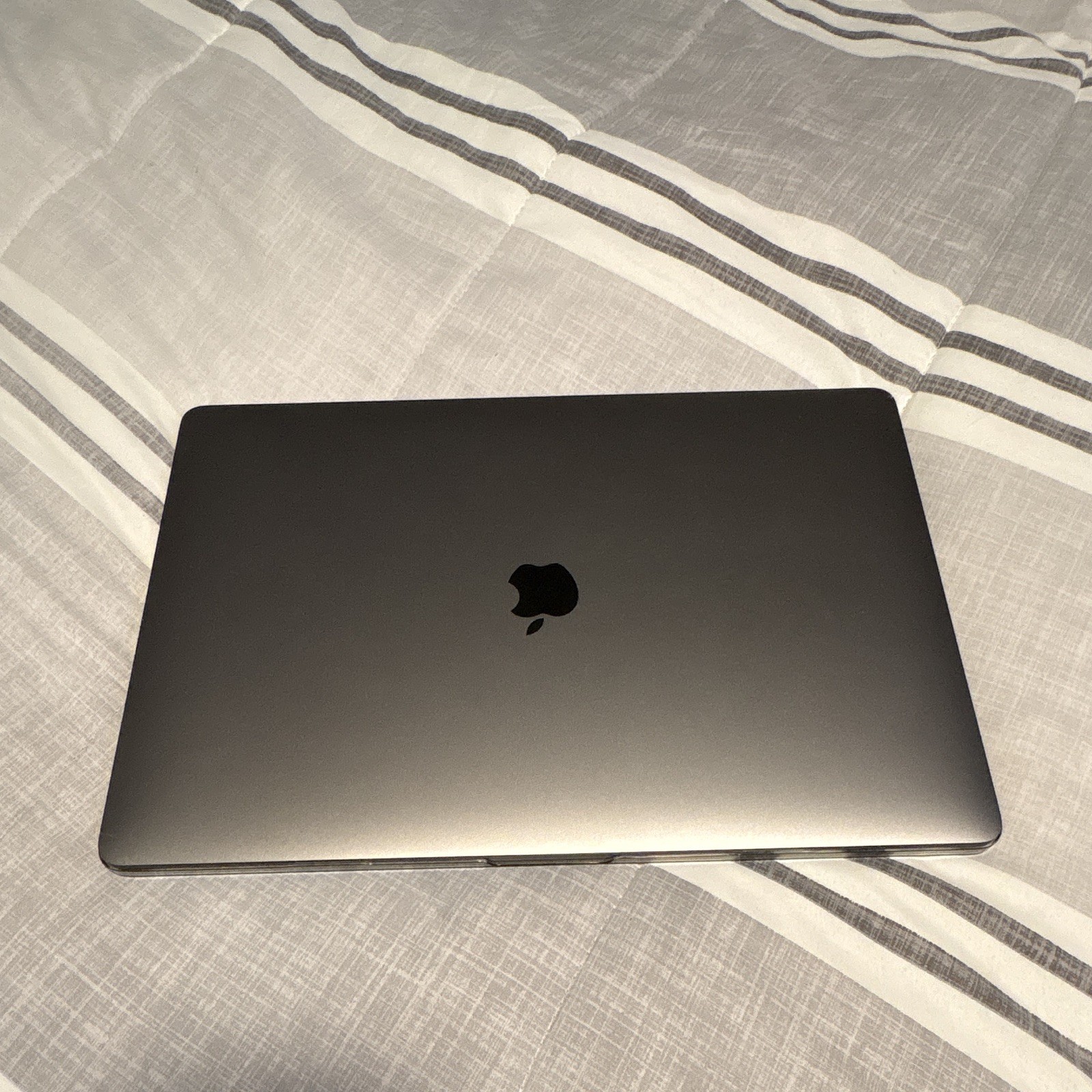 Apple MacBook Pro 16in 2019 2.3GHz 8-Core i9 32GB 1TB SSD Gray Touch Bar