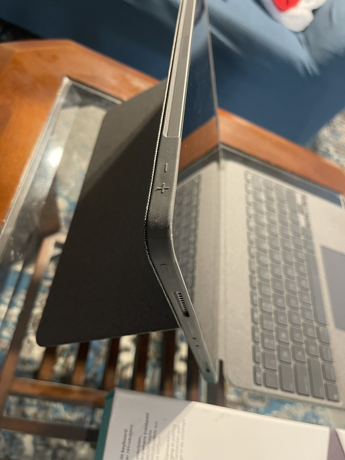 Logitech Combo Touch Keyboard Case for 12.9″ Apple iPad Pro 6th Gen. – Oxford…