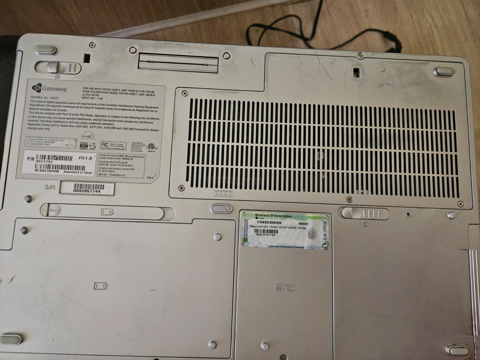GATEWAY WINDOWS XP LAPTOP COMPUTER Home Edition Model # M675- WORKING ! 9002425