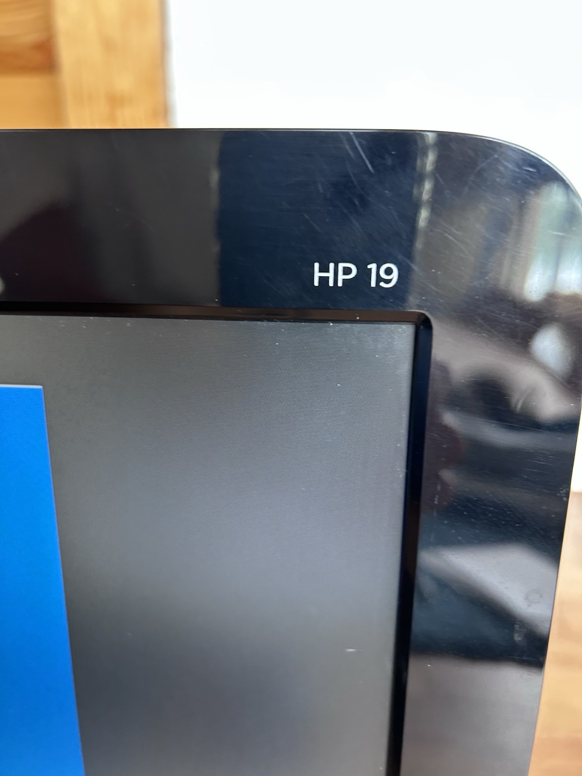 HP 19-2113W 19.5in. (500GB, Intel Celeron, 2.41GHz, 4GB) All-in-One Desktop -…