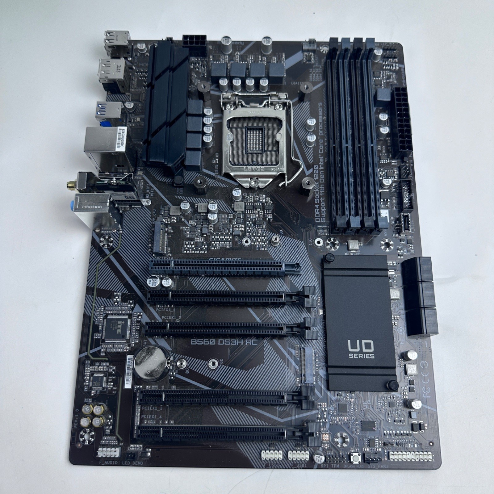 GIGABYTE B560 DS3H AC Motherboard Intel LGA1200 ATX DDR4 PCIe 4.0 M.2 Wi-Fi DP
