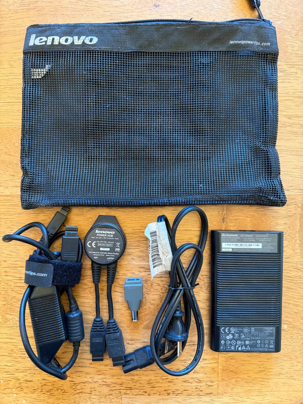 Lenovo UltraSlim 90W AC Adapter 41R4538 with Powertip, Power Hub, Carrying Case