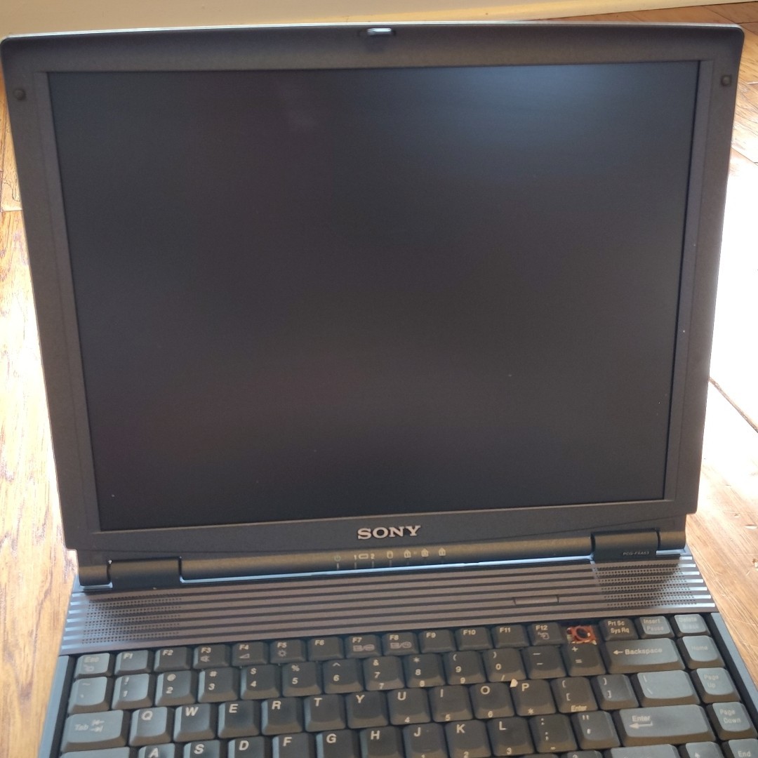 Sony VAIO Notebook Computer PCG-9E1L Laptop For Parts Or Repair