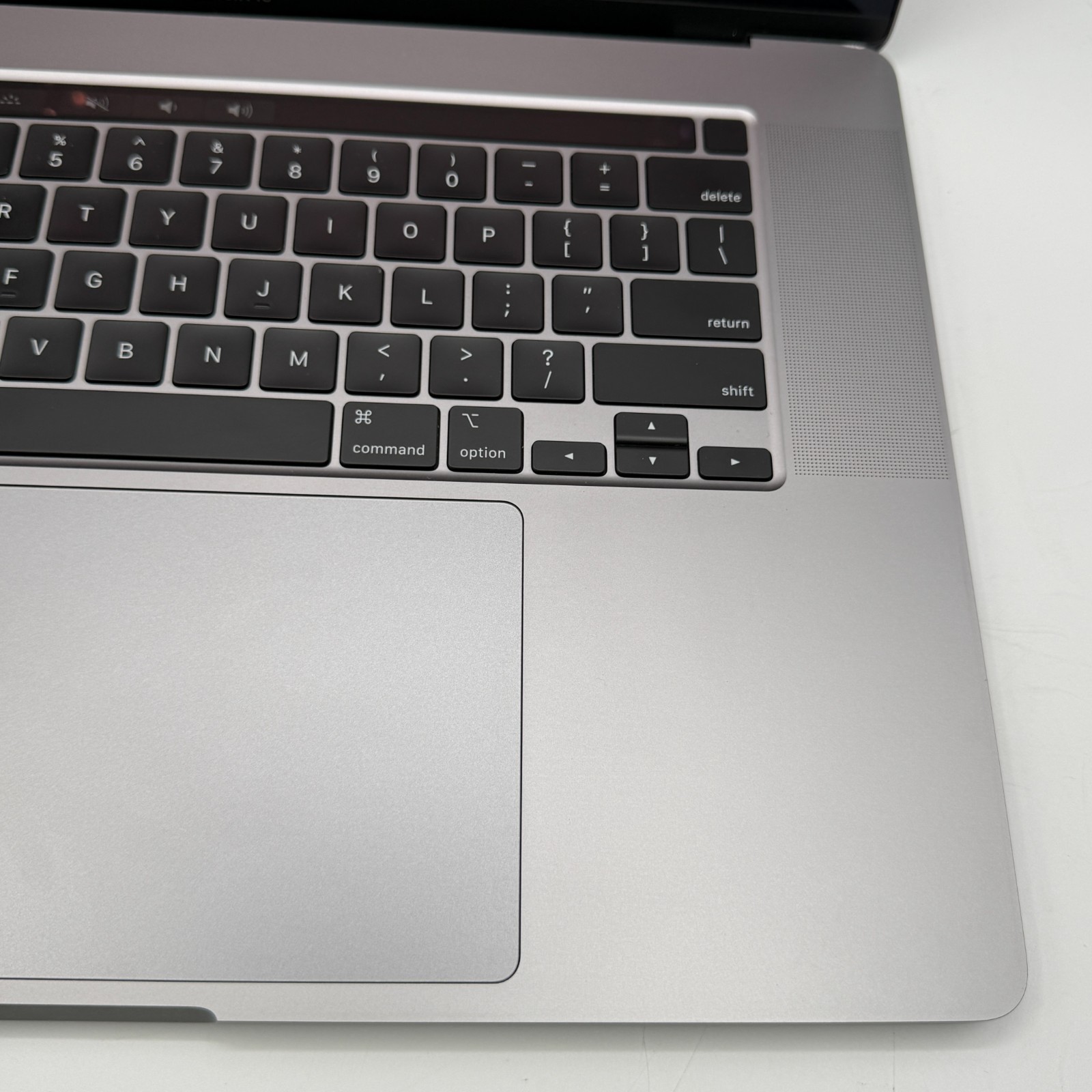 Apple MacBook Pro A2141 16″ i9 2.3GHz 16GB RAM 1TB SSD Radeon Pro 5500M Fair