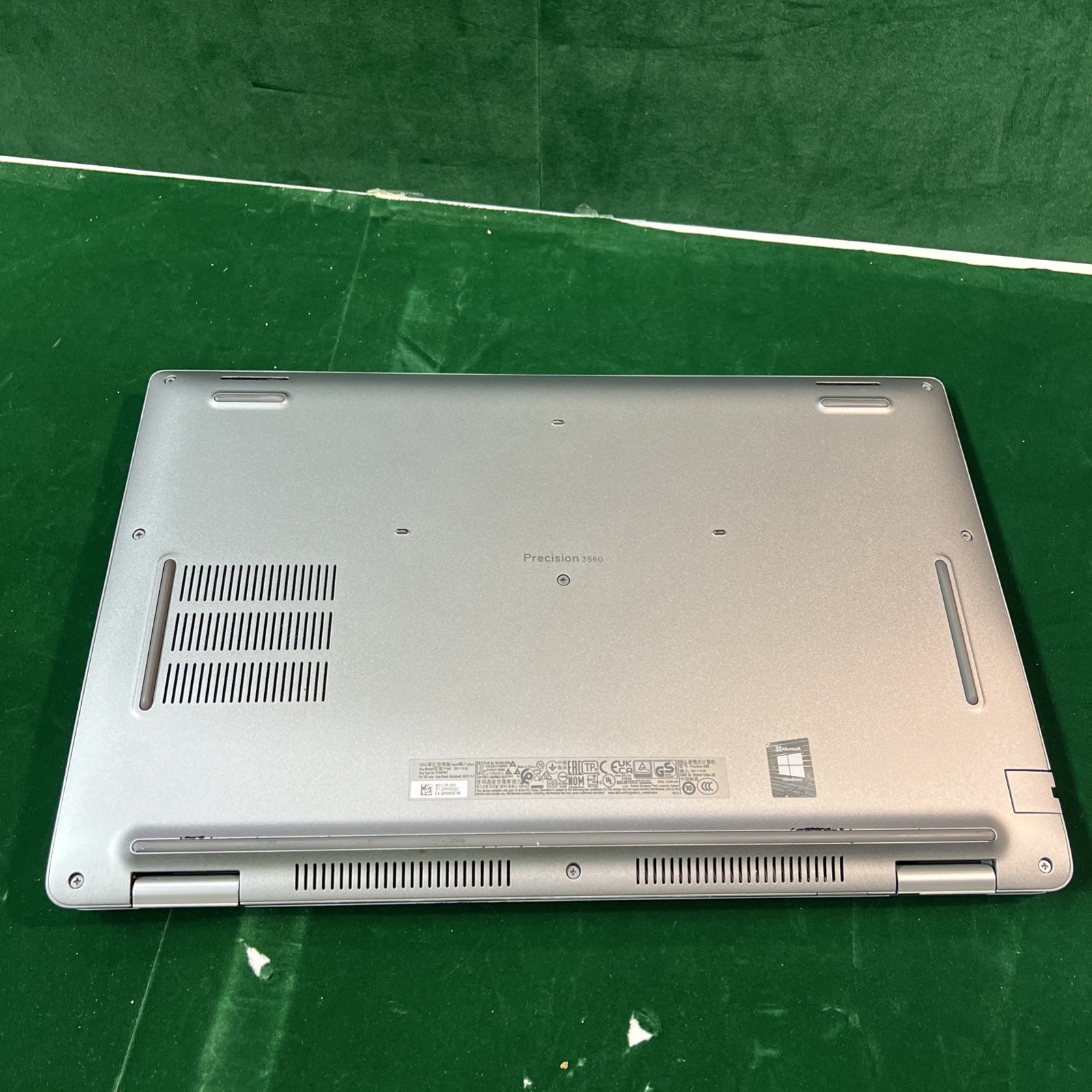Dell Precision 3560 Workstation: 15.6″ FHD, i5-1135G7 8Gb No SSD Or OS