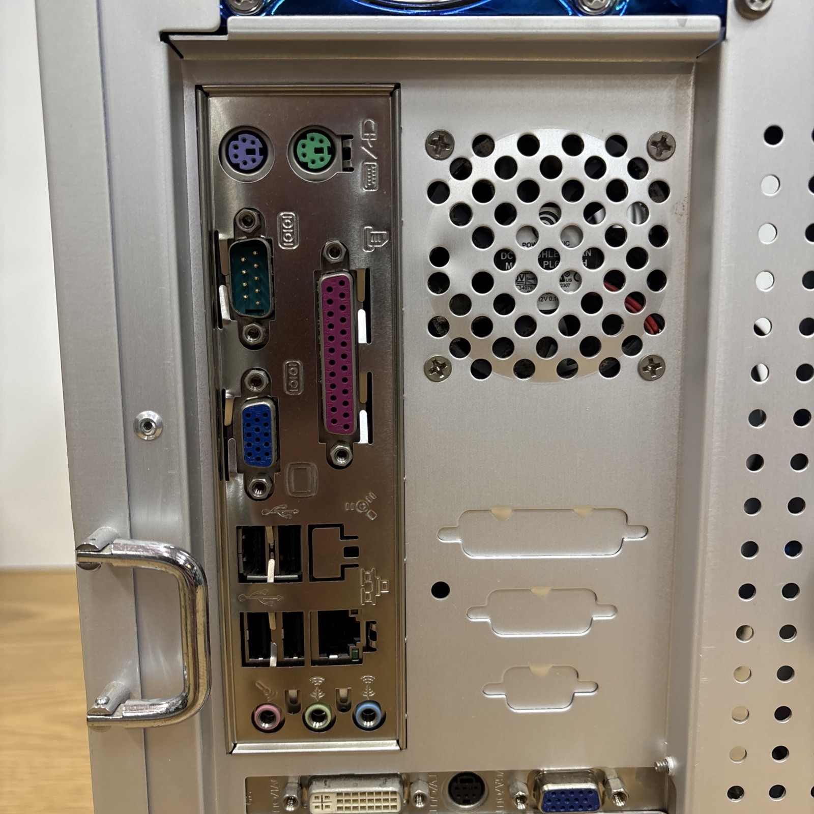 Custom Desktop PC ***Unknown Specs – Turns On***Parts/Repair