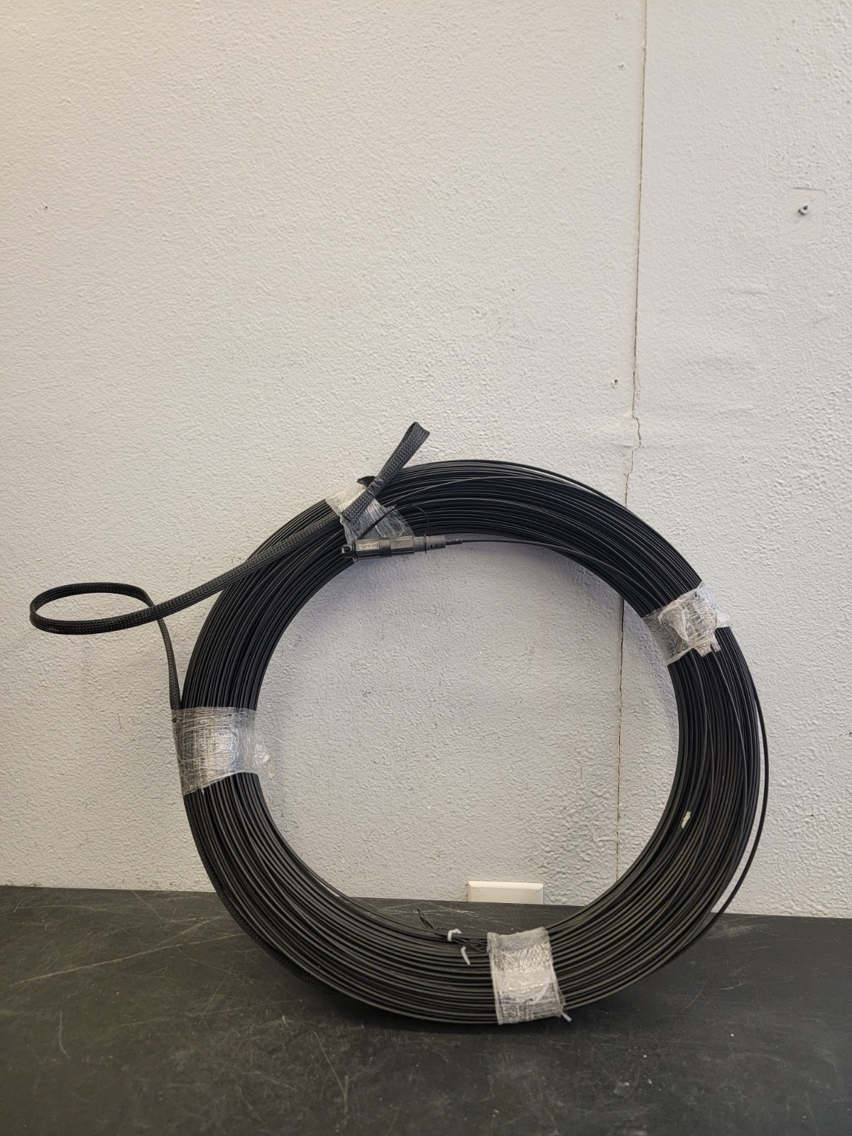 400FT COMMSCOPE FHD-HH1B-0400F REALFLEX FIBER OPTIC DROP CABLE