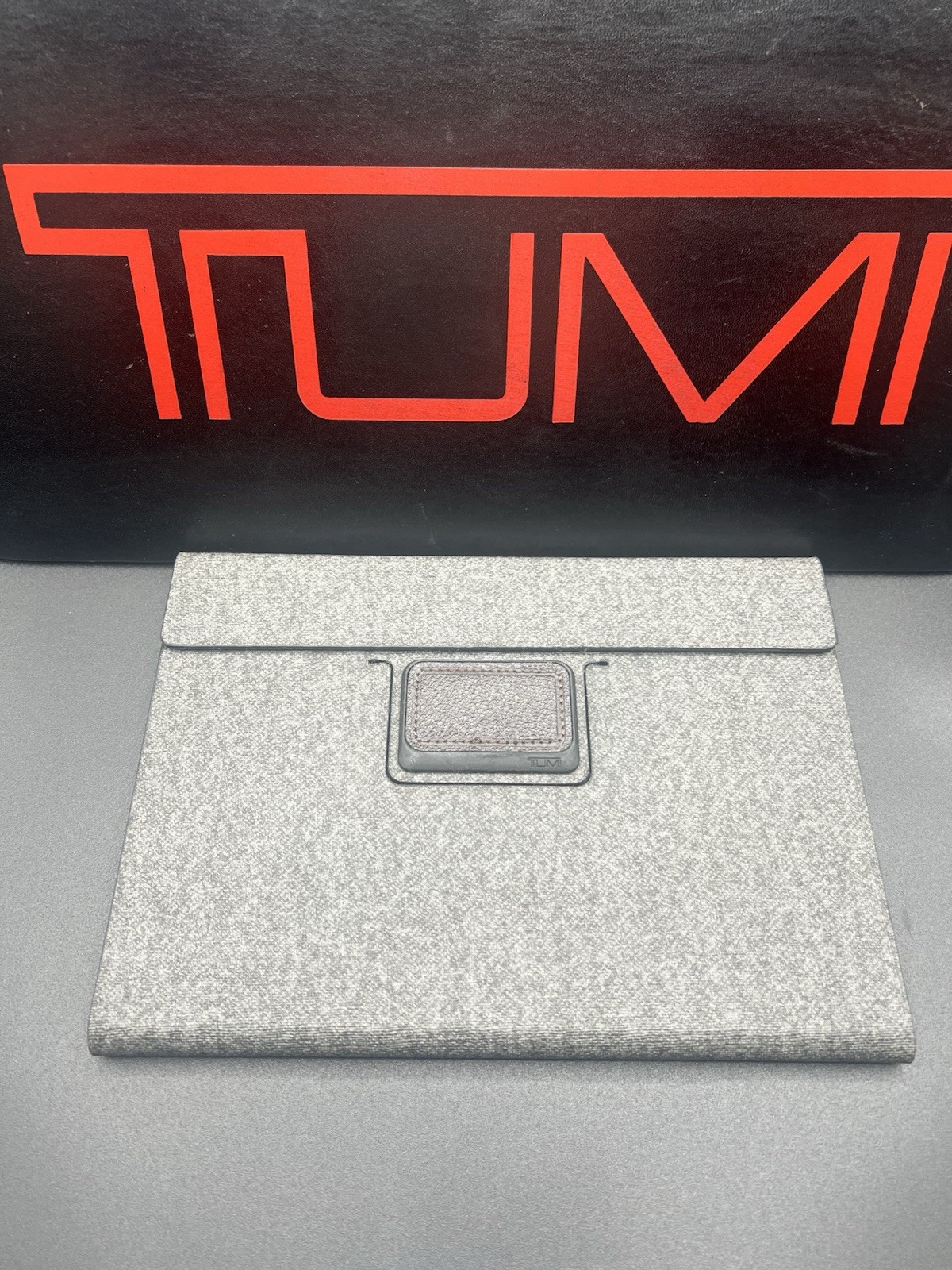 Tumi Alpha Folio IPad Mini Textured Coated Canvas Rotating Earl Gray Open box