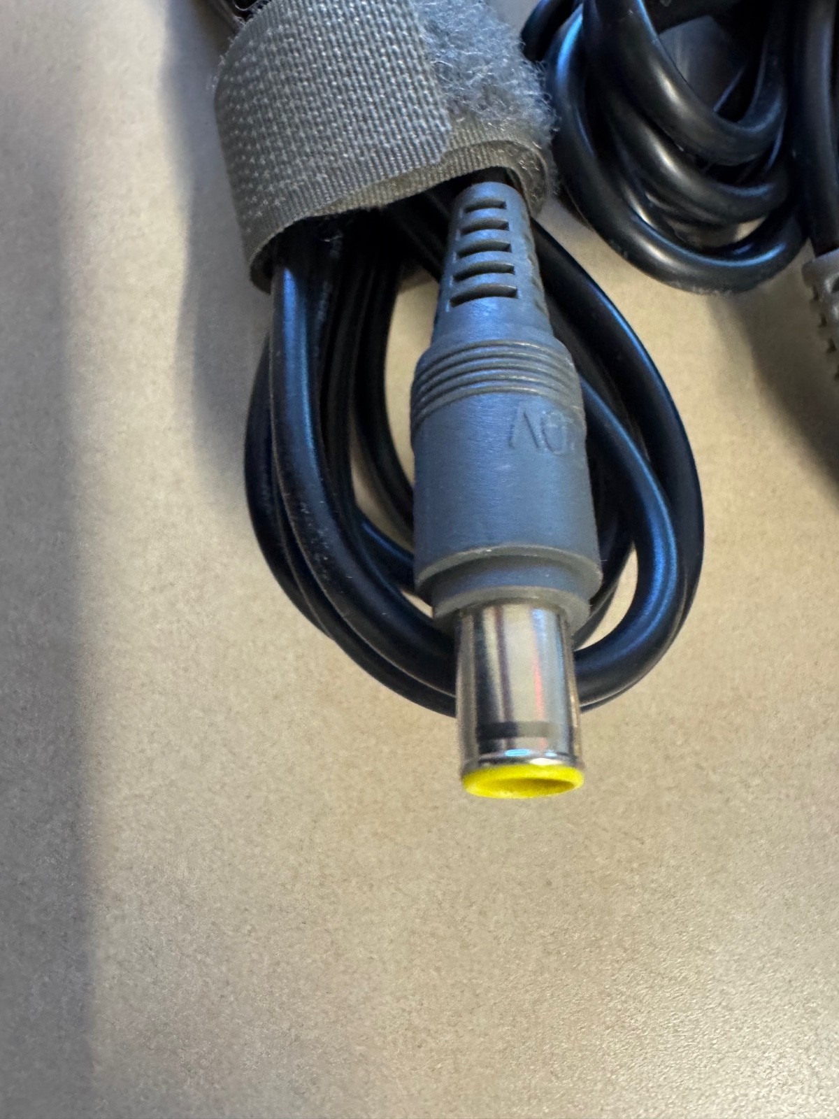 Lot of 4 Genuine Lenovo AC Adapter ADLX90NLT2A 90W 20V-4.5A Yellow Tip Round