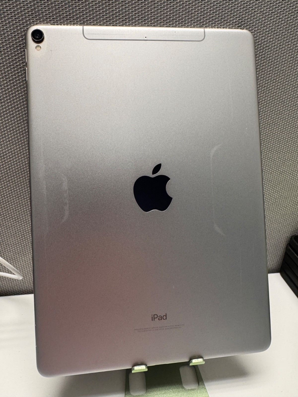 ***USED*** Apple iPad Pro (10.5-inch) A1852 64 GB, Wi-Fi + 4G, 10.5 in – Silver