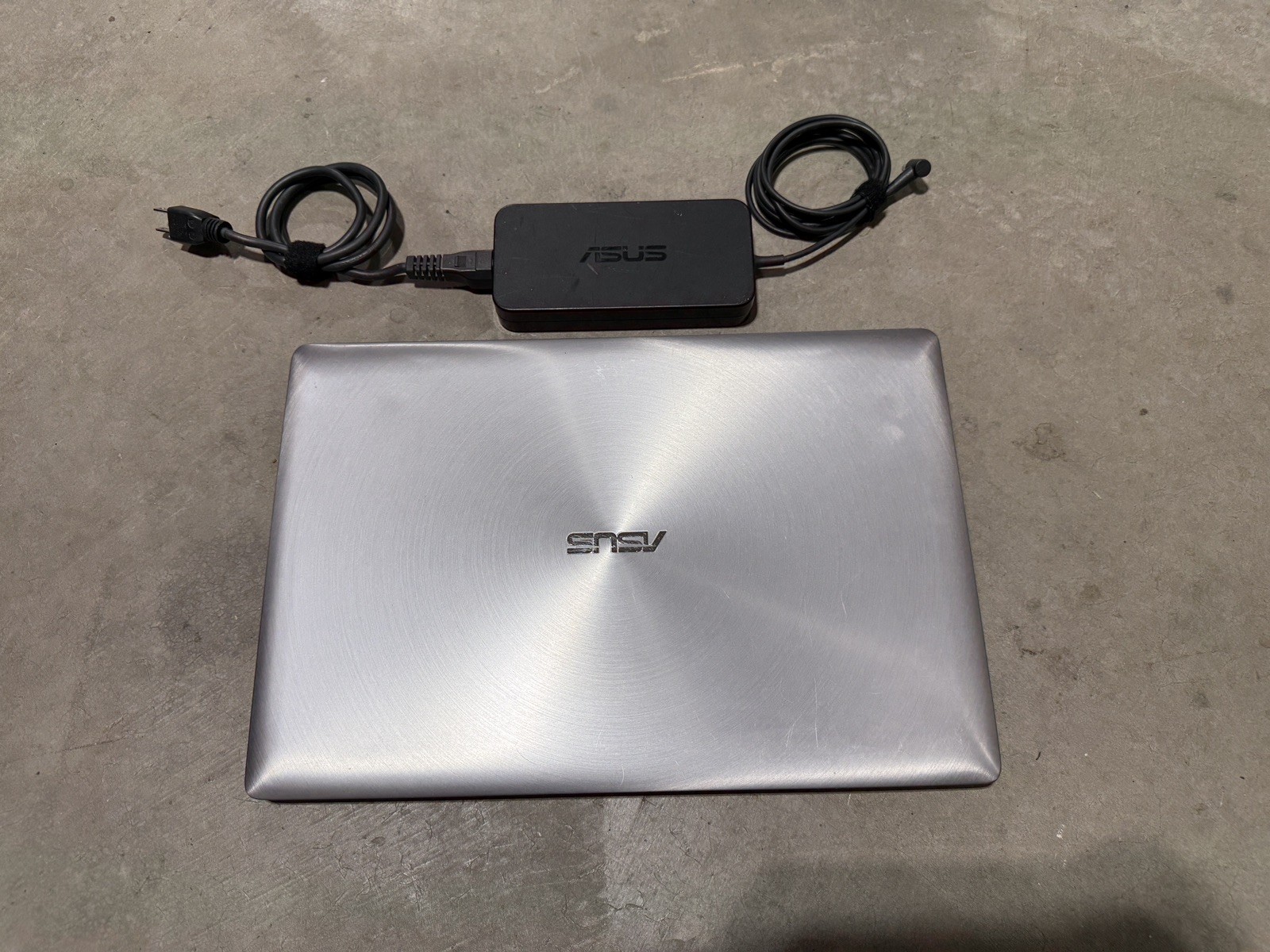 Asus Zenbook UX501V I7-6700HQ 16GB 512GB Win10 W/ AC Adapter