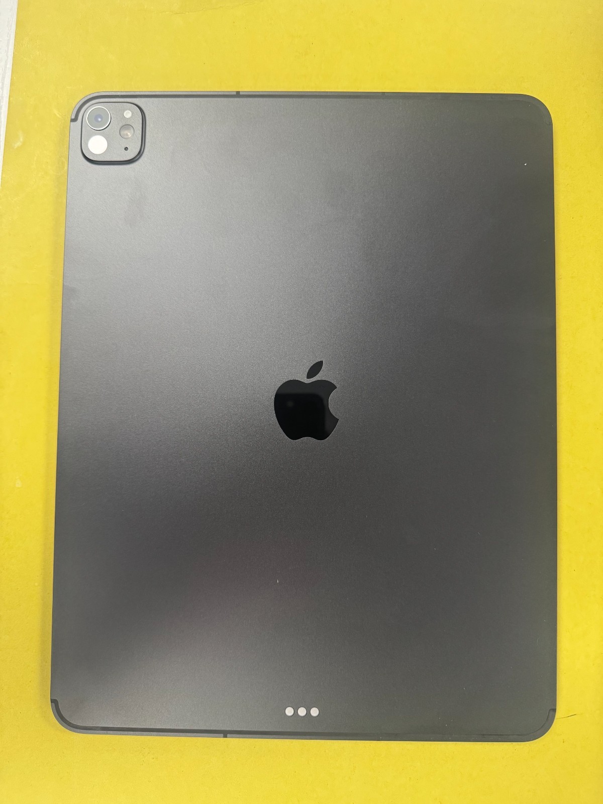 Apple iPad Pro 13″ – 1TB – M5 – Wi-Fi & Cellular – Space Black – SCRATCH
