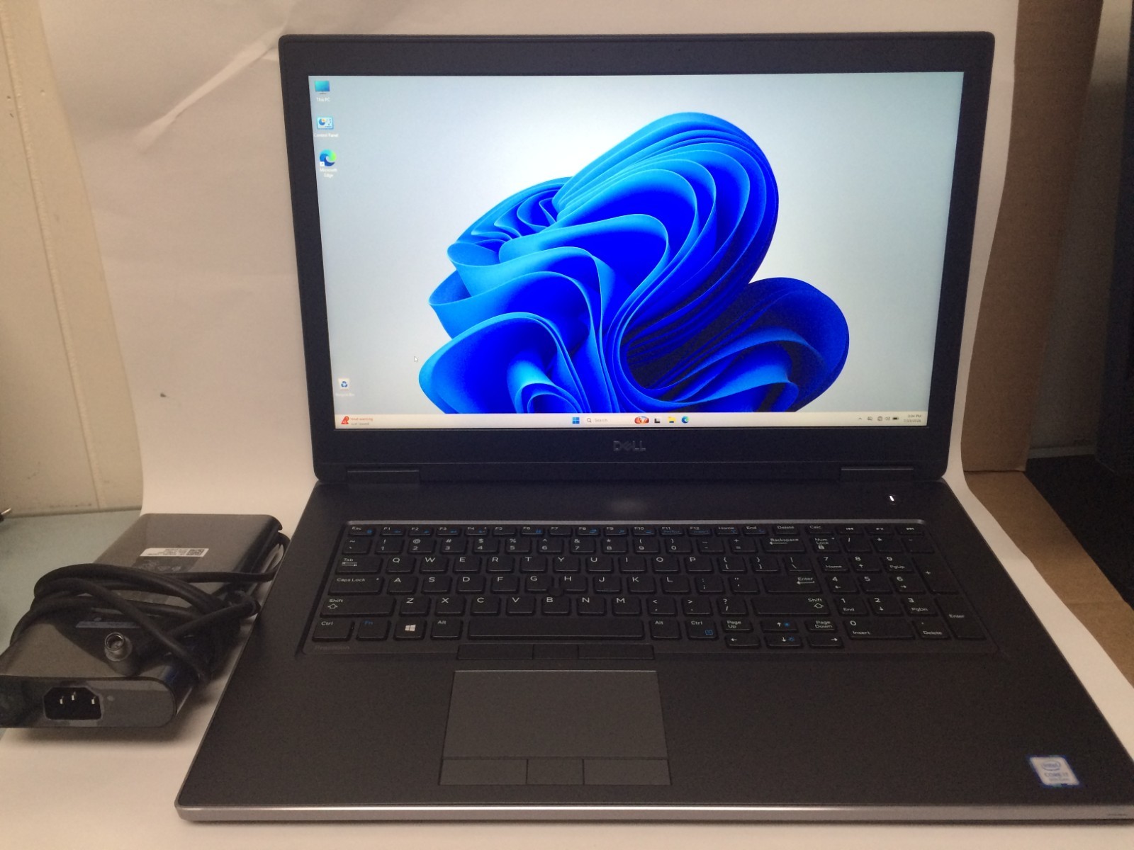 DELL Precision 7740 17.3″ i7-9750H 2.60 GHz 16 GB 256 NVME Excellent Battery