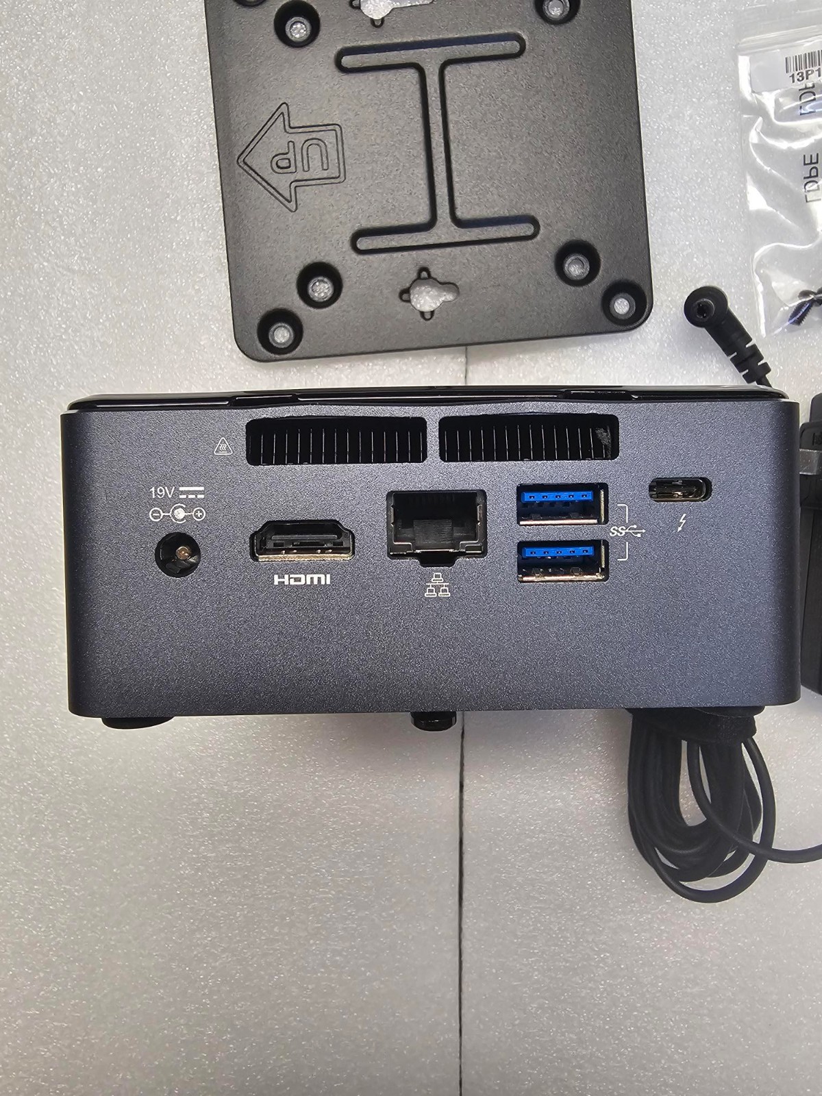 Intel NUC 7I5BNH BOXNUC7I5BNH 8GB MEM 250GB DRIVE PWR ADPTR BRACKET WIN10 PRO