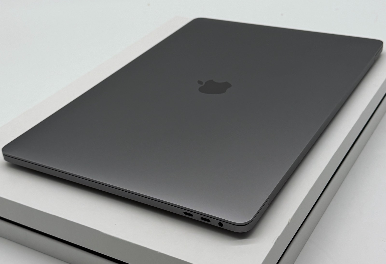 8TB SSD – MACBOOK PRO 16 INCH – 8TB SSD – 64GB RAM – WARRANTY