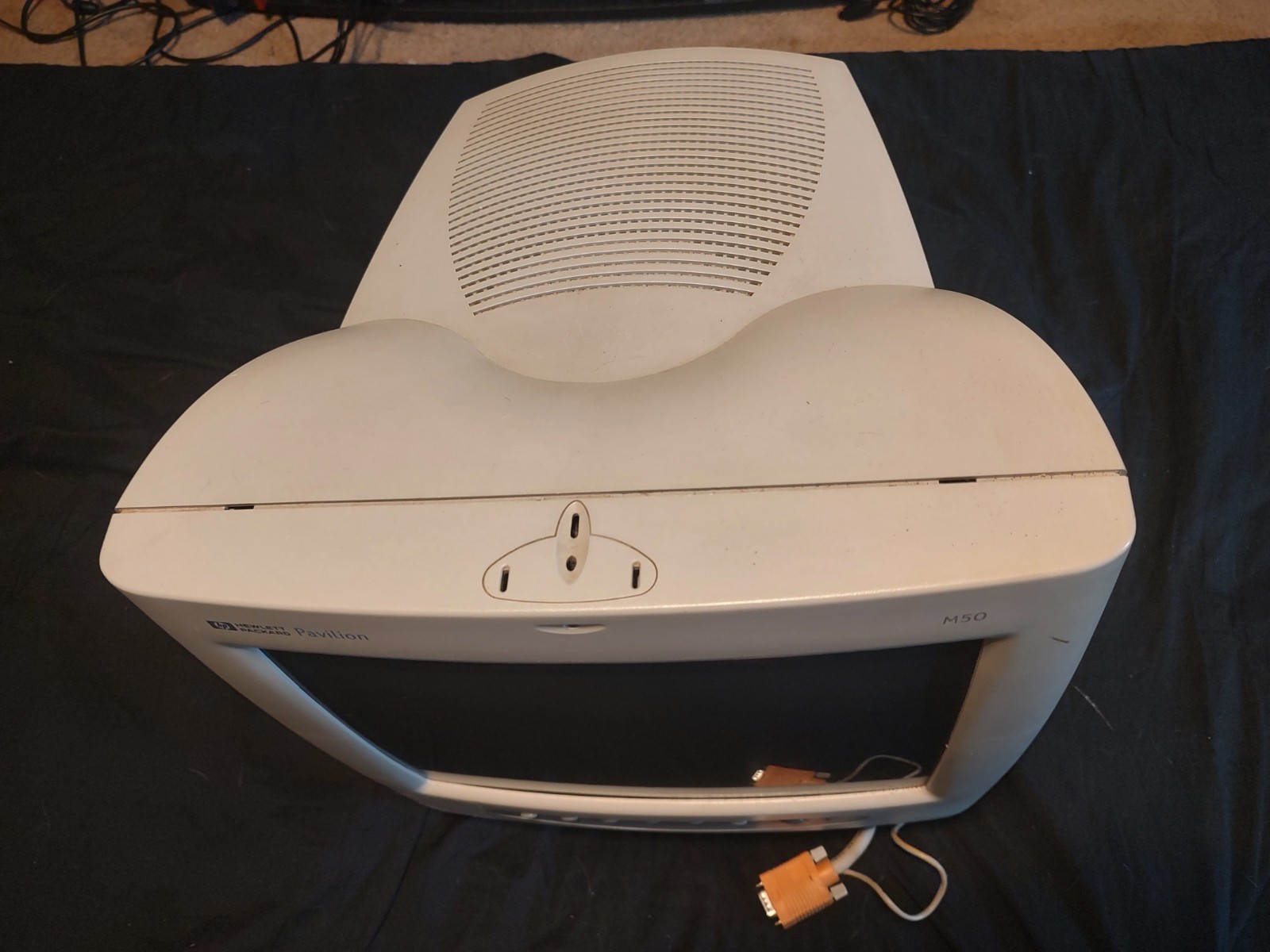 HP Pavilion M50 Hewlett Packard Model D5258A 15″ CRT Monitor 1998 Beige ONLY