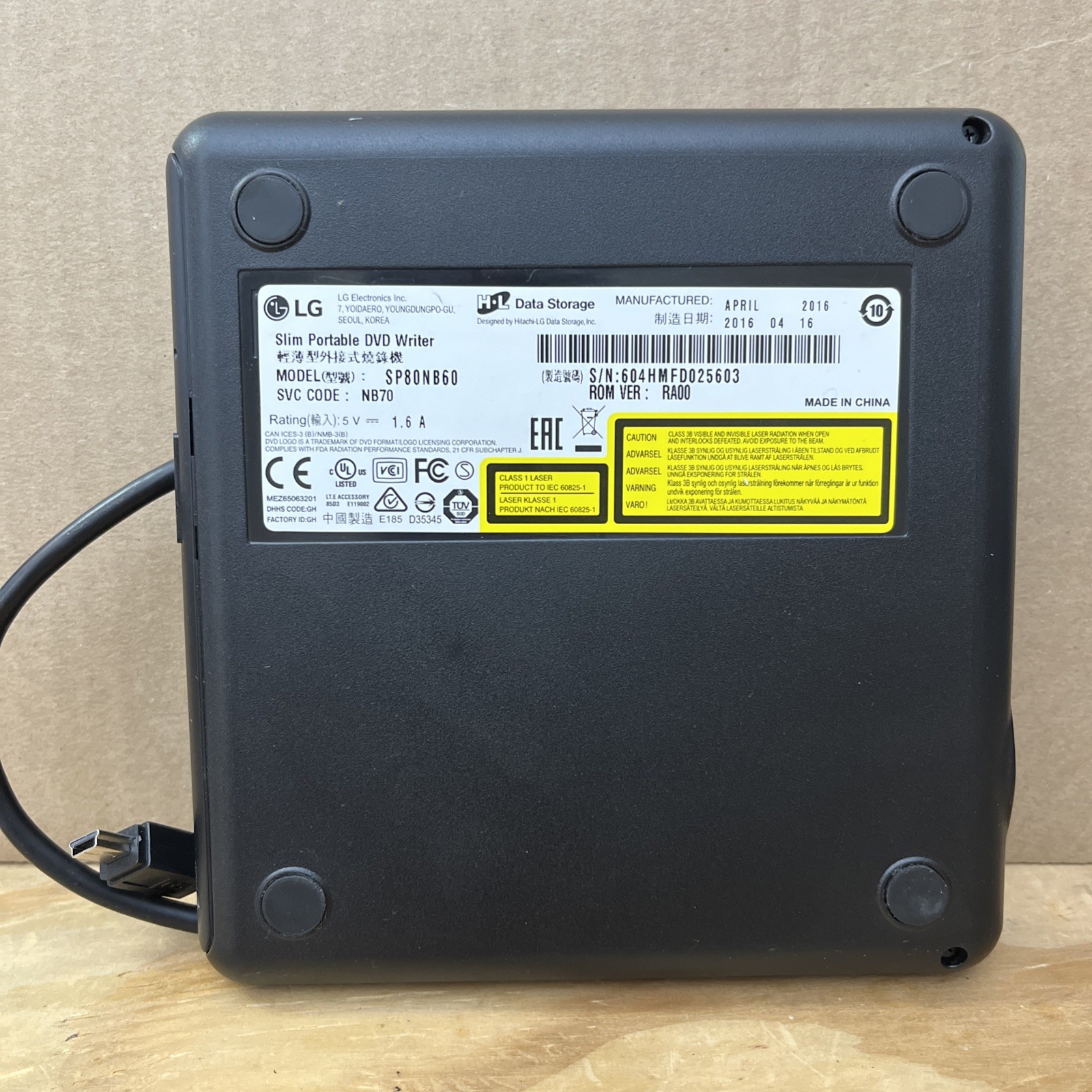 LG Ultra Slim Portable External DVD Burner Writer Drive PC Mac (SP80NB60 )
