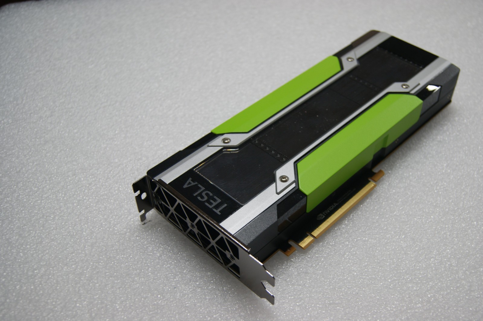 Nvidia Tesla P100 16GB PCIe Graphics Accelerator Video Card HBM2 GPU AI USA SELR