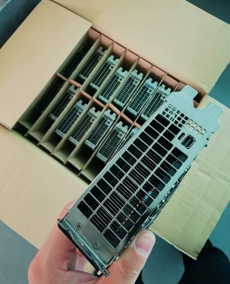 AMD Radeon Instinct MI50 Accelerator Vega 20 16GB HBM2 PCIe 4.0 x16 for AI
