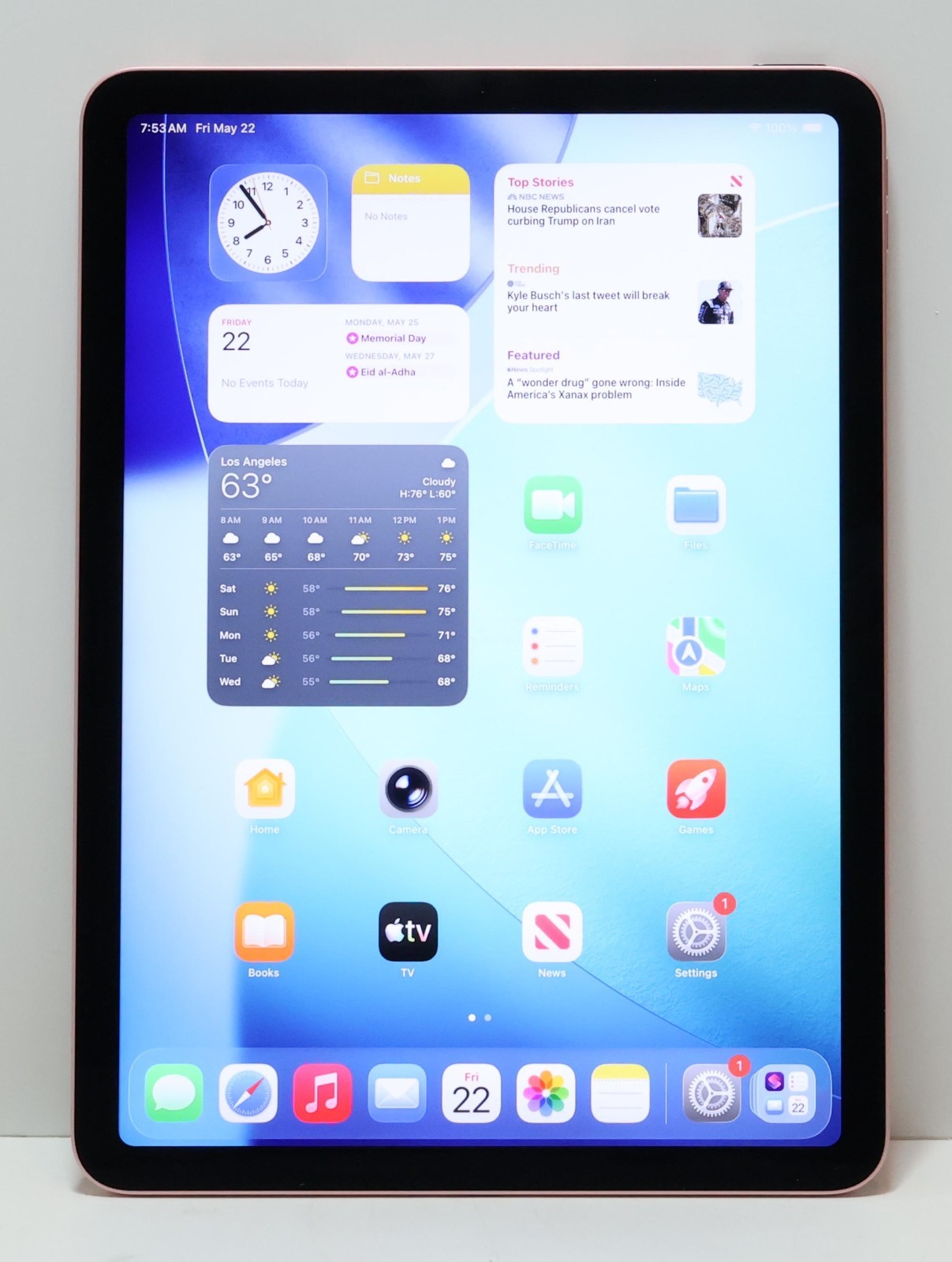 Apple iPad Air 4 64GB Wi-Fi 10.9″ MYFP2LL/A Rose Gold