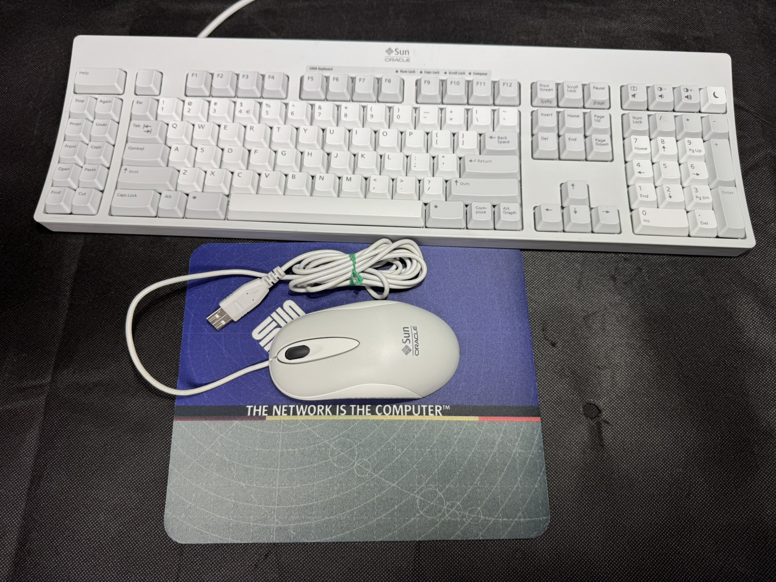 Sun Oracle 320-1367 Type-7 UNIX Keyboard, 371-0788 Type-7 USB Mouse w/Mouse Pad