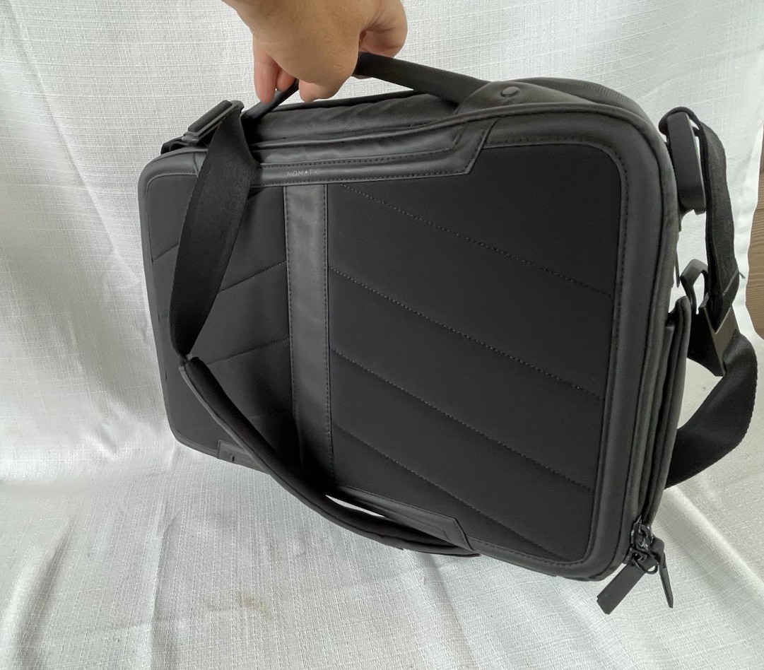 Nomatic Mens Messenger Laptop Bag Magnetic Strap Buckles Water Resistant RFID