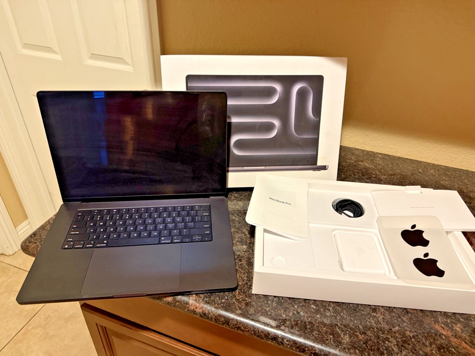 Apple MacBook Pro 16 in 2023 Space Black/Apple M3 Max 4.05 GHz, 1 TB 48 GB…